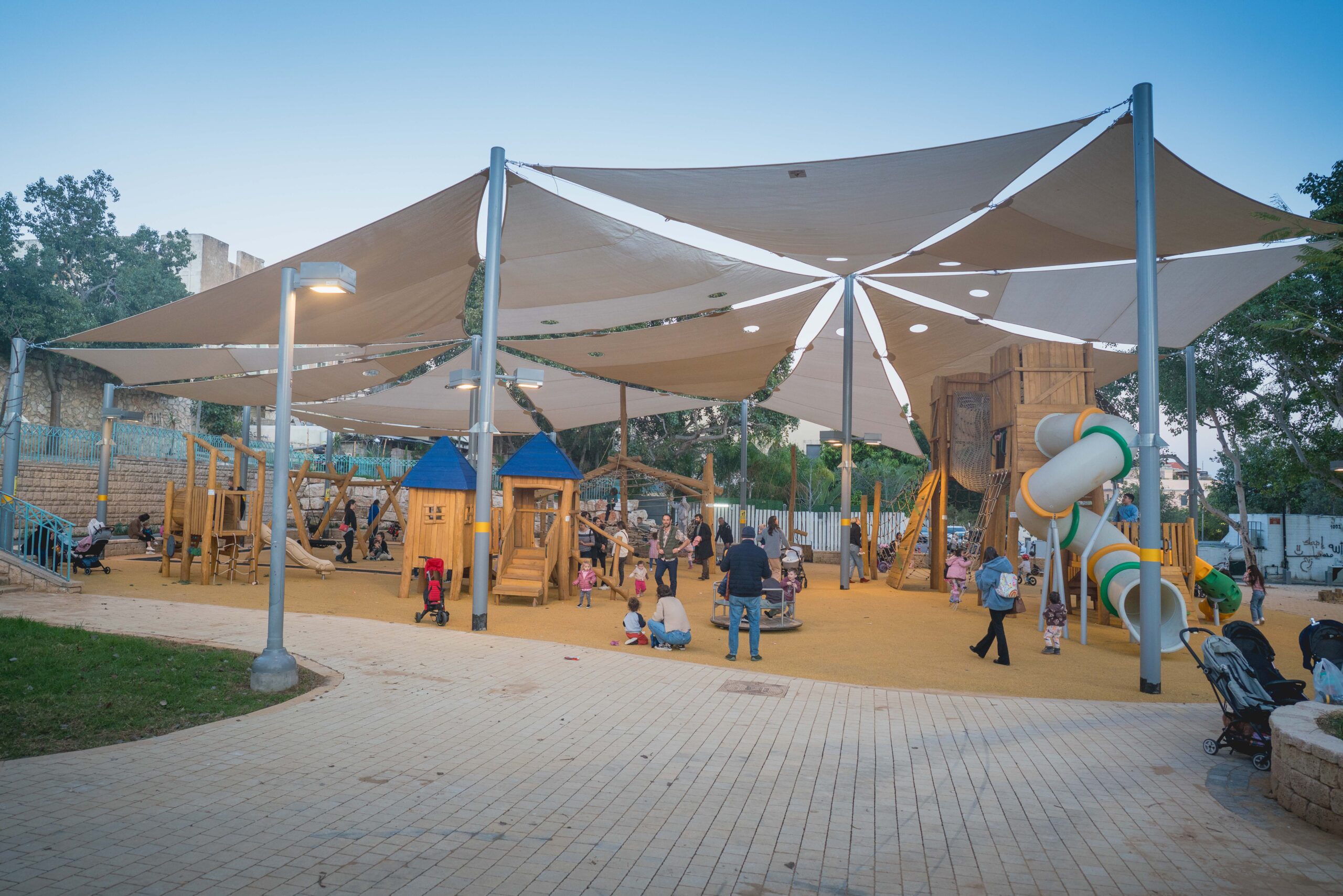 Hashnayim Garden, post-renovation (photo by Ilan Safira)