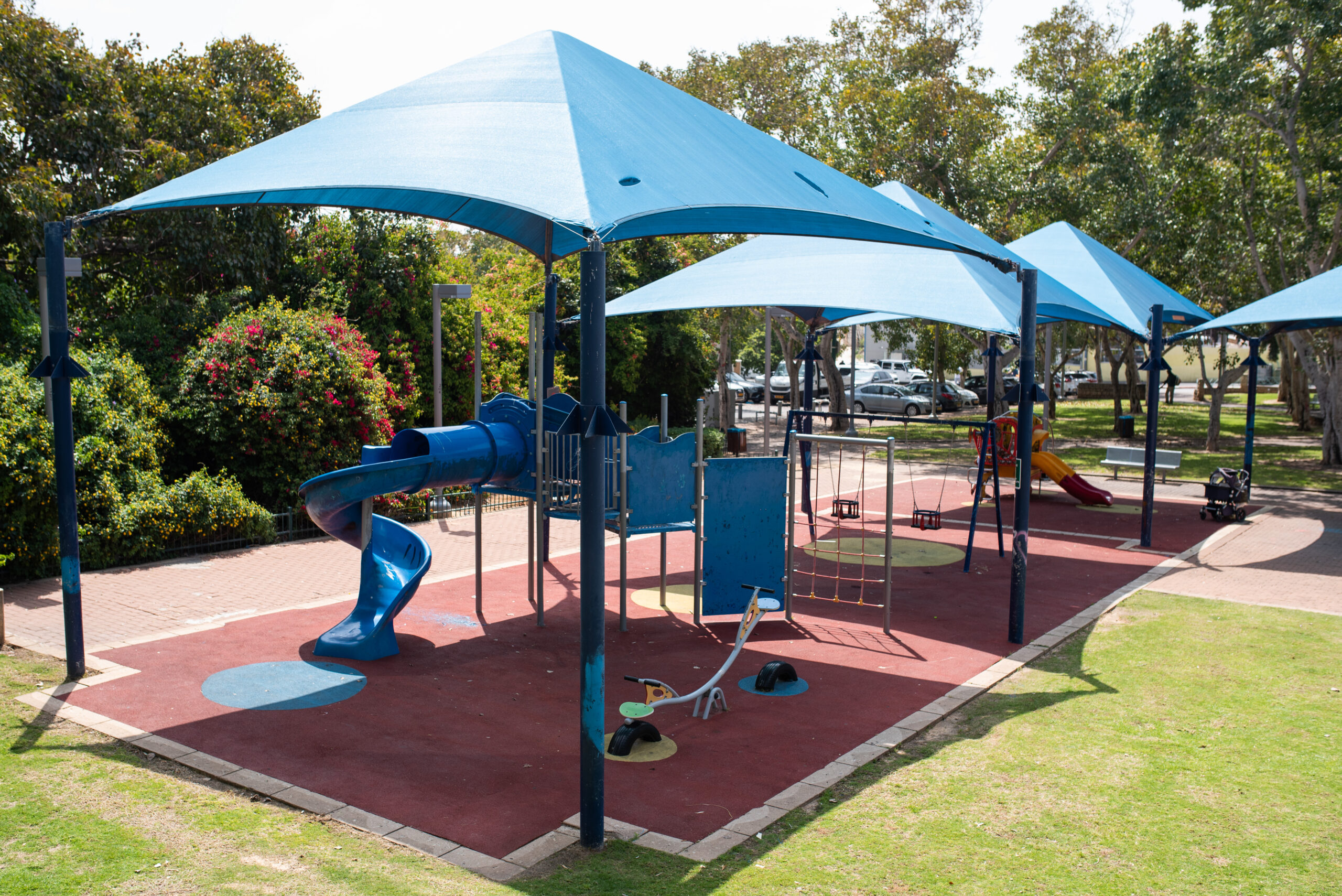 Hashnayim Garden, pre-renovation (photo by Shani Loya)