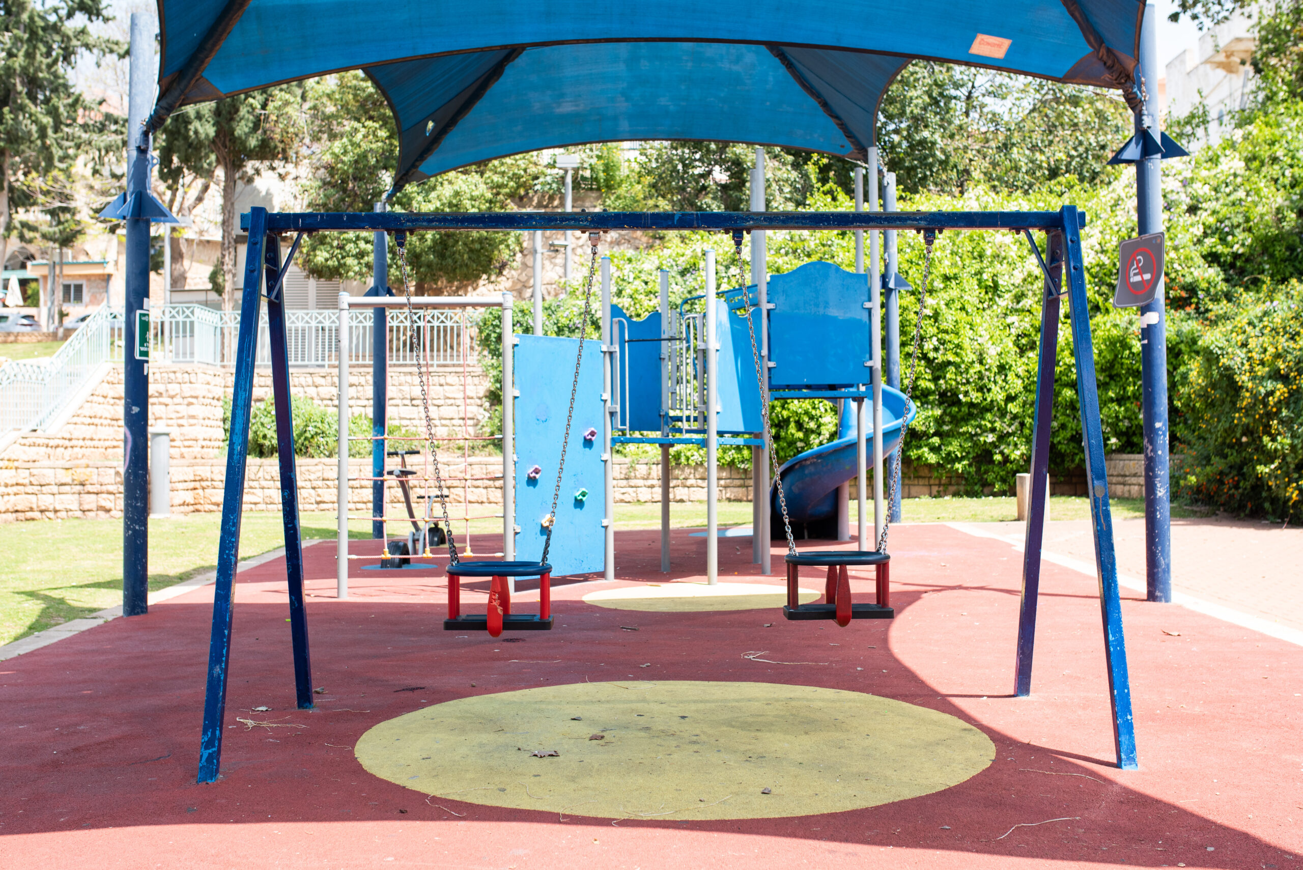 Hashnayim Garden, pre-renovation (photo by Shani Loya)