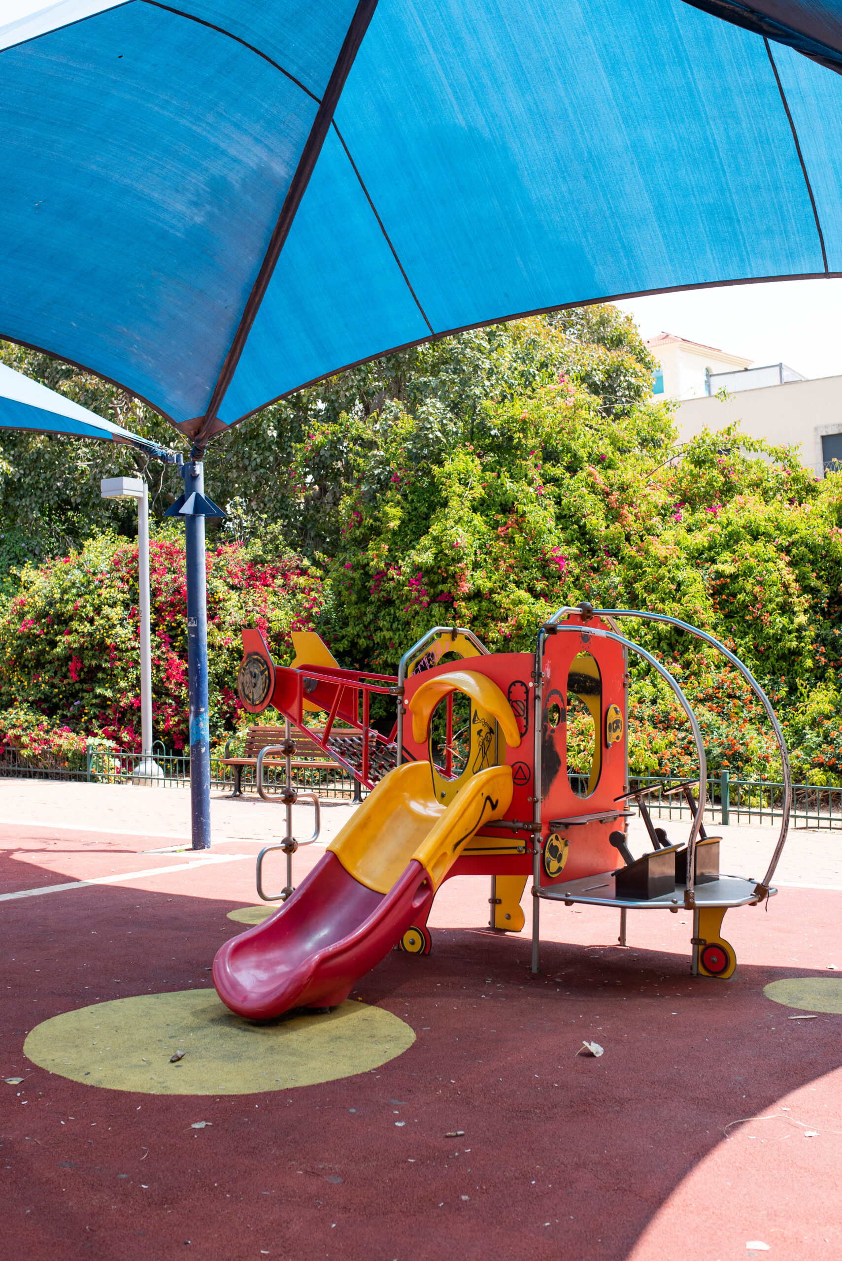 Hashnayim Garden, pre-renovation (photo by Shani Loya)