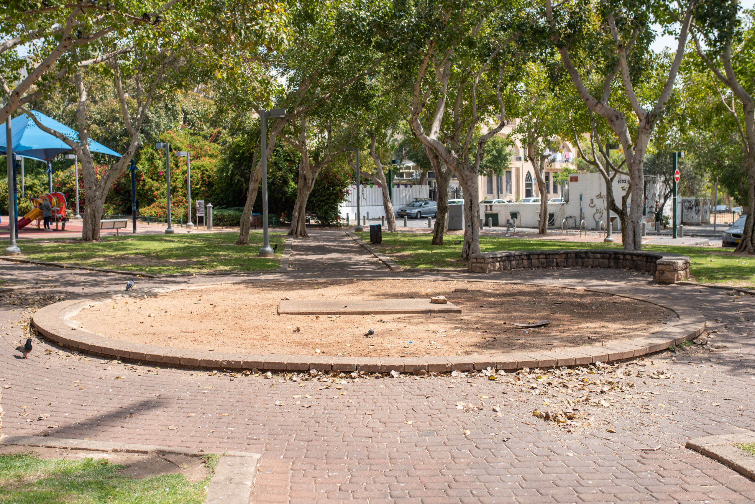 Hashnayim Garden, pre-renovation (photo by Shani Loya)